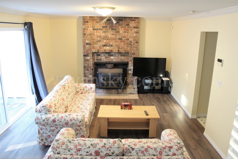 190419160604_family room.JPG